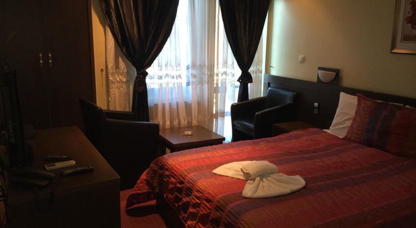 Hotel Real Приштина Екстер'єр фото