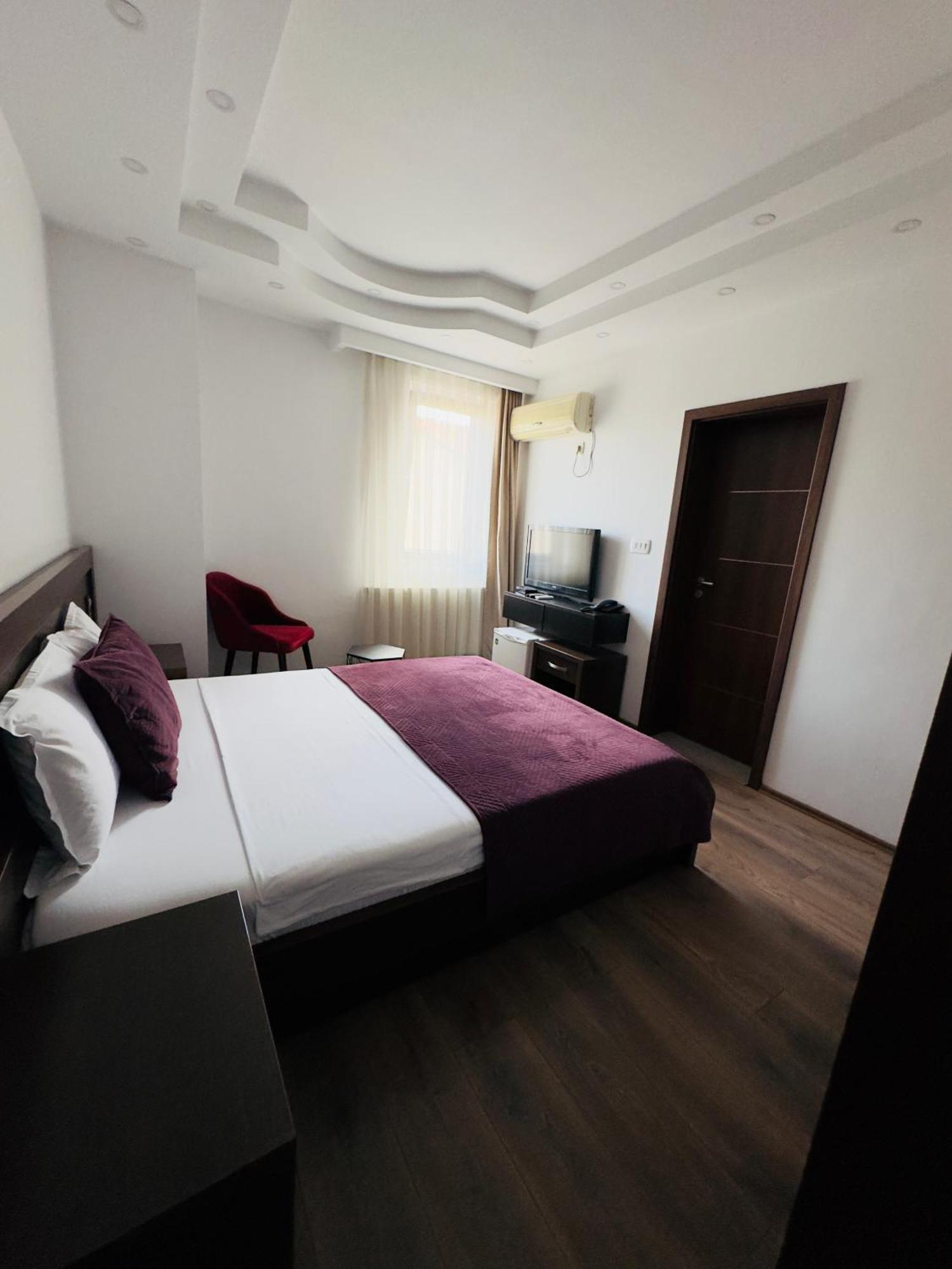 Hotel Real Приштина Екстер'єр фото
